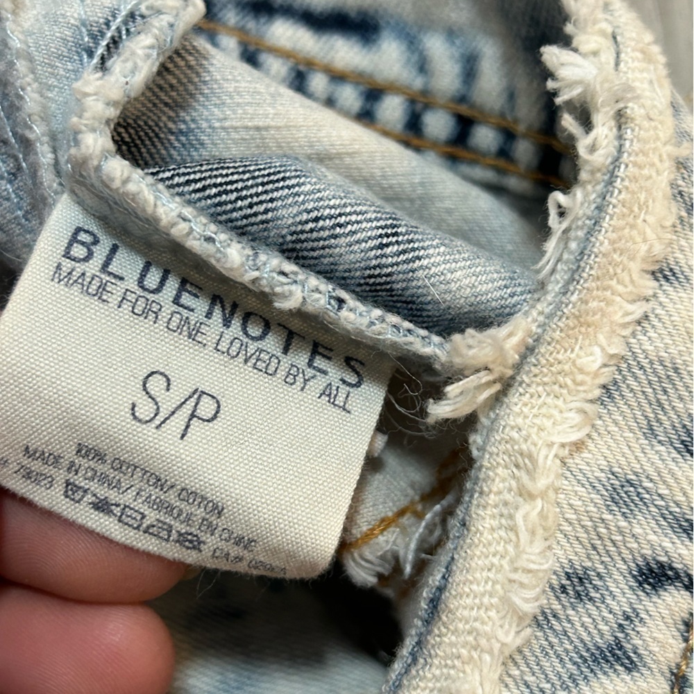 BLUENOTES tie dye distressed crop denim jean vest. Excellent condition. - Picture 4 of 6
